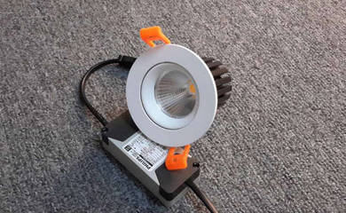 湖南90后创业者的商业照明之路 从意大利首单到迷你手持扇的多元拓展